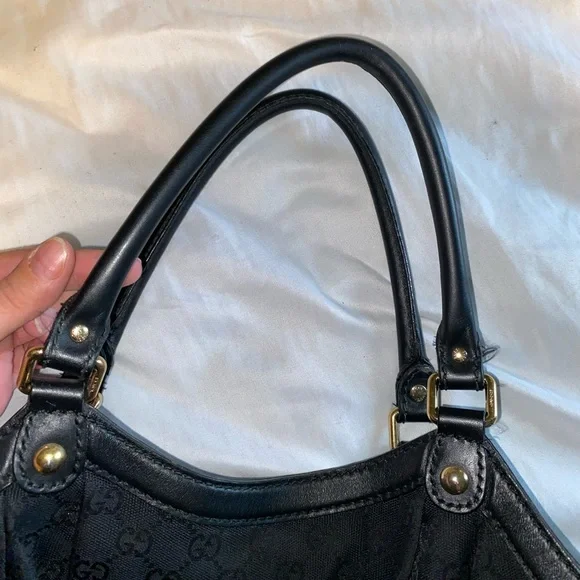 Authentic Black Gucci XL Suckey - Picture 7 of 9